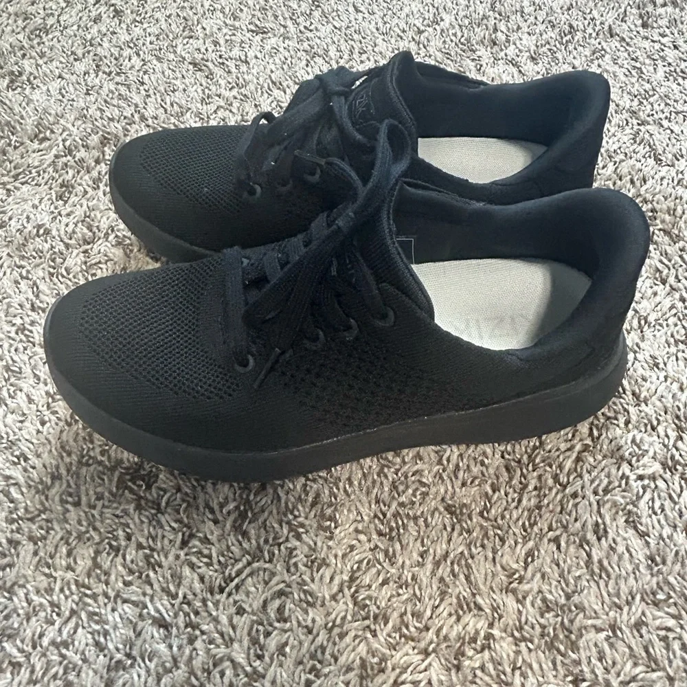 KIZIK LIMA Men’s 6.5 WOMAN SZ 8 IN BLACK OUTSOLE UNISEX